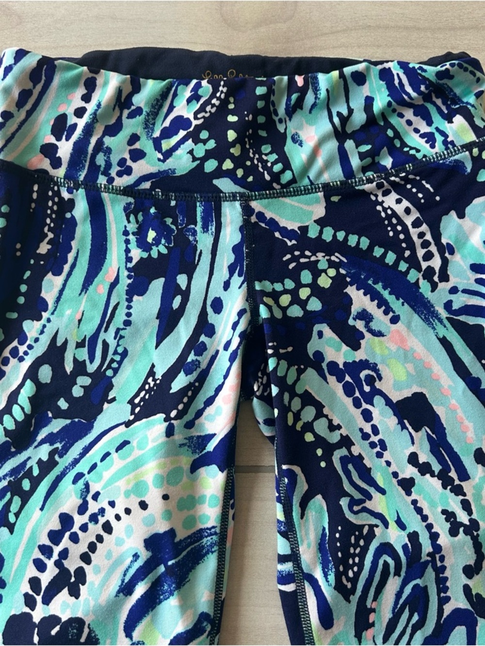 Lilly Pulitzer Luxletic Blue Coral Print 21" Cropped Activewear Leggings - Picture 2 of 6